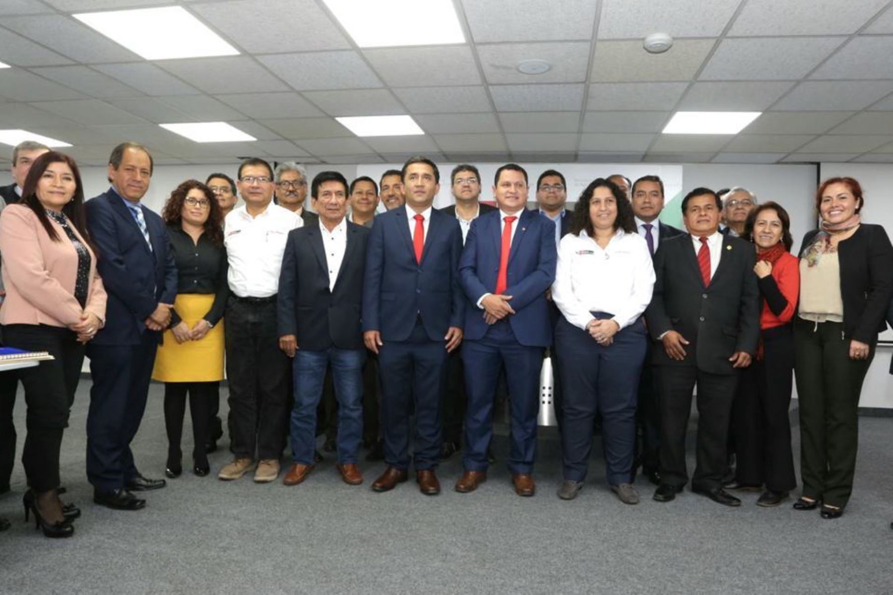 Ministra Muñoz y gobernador de Piura acuerdan acciones para potenciar agricultura regional