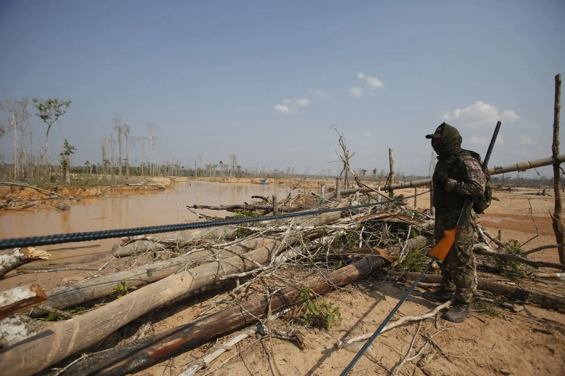 Ministro de Defensa, Jorge Moscoso inspecciona La Pampa a  6 meses del inicio del Plan Nacional contra la Minería Ilegal. Foto: ANDINA/Renato Pajuelo