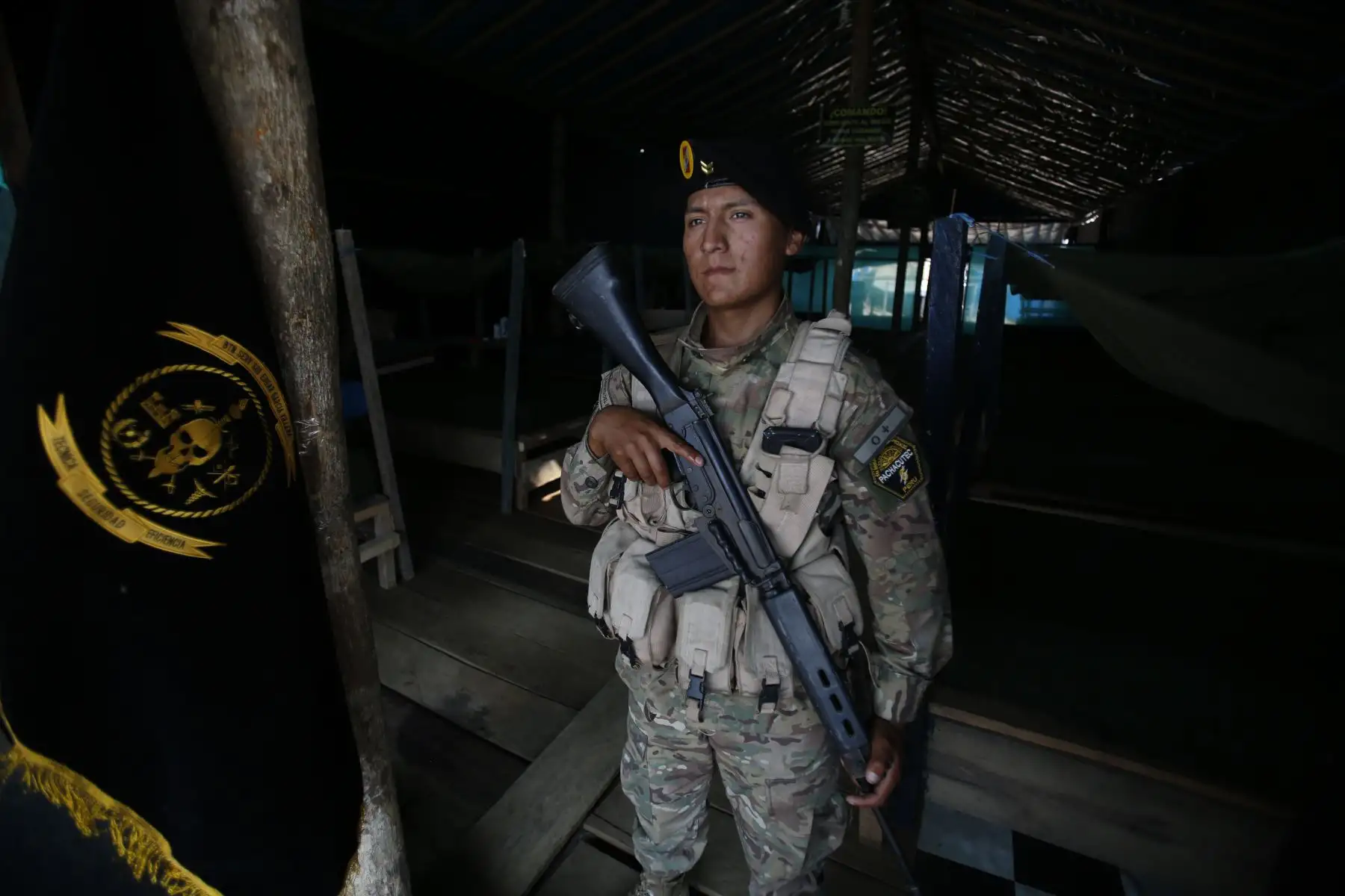 Ministro de Defensa, Jorge Moscoso, llega a la base aérea de Madre de Dios. Foto: ANDINA/Renato Pajuelo