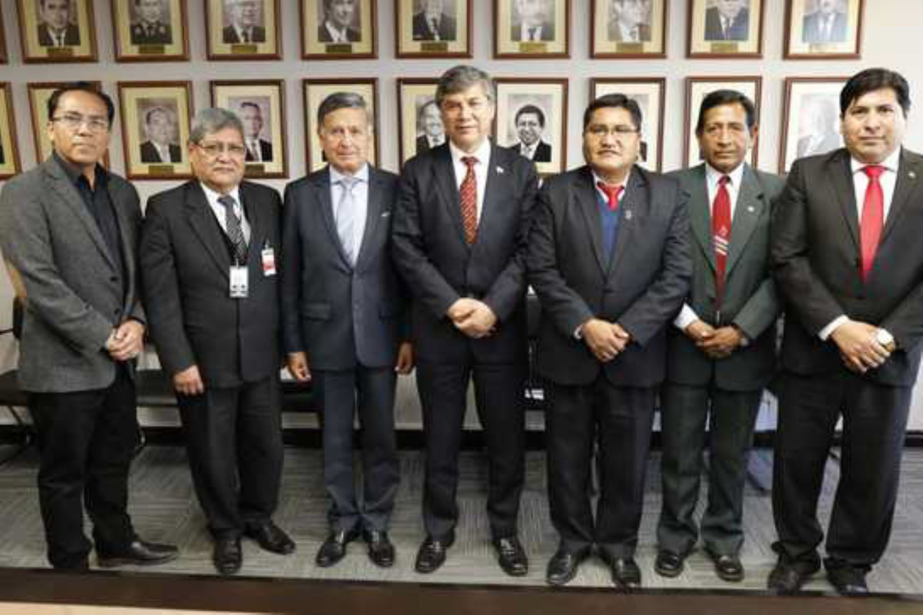 Ministro de Vivienda dialogó con autoridades y dirigentes populares de Tacna.