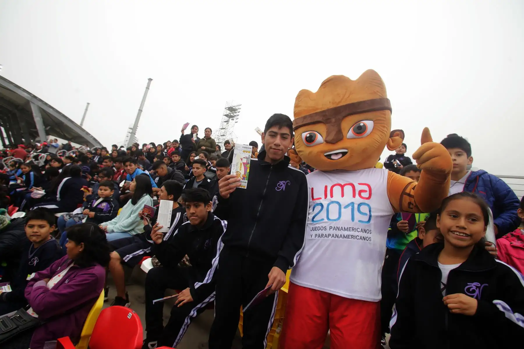 Institución Educativa Nazareno asistió el partido de Futbol 7 entre Perú vs. Brasil en Villa Maria del Triunfo.
Foto: ANDINA/ Lima 2019