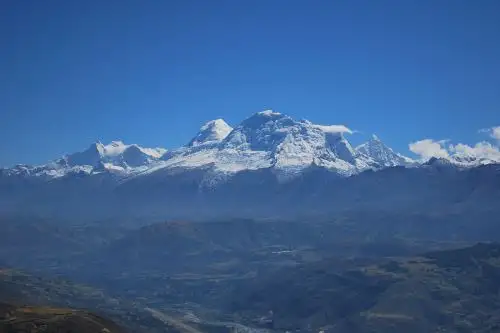 Los incendios forestales contribuyen al proceso de deglaciación de los glaciares, advirtió el Instituto Nacional de Investigación en Glaciares y Ecosistemas de Montaña.