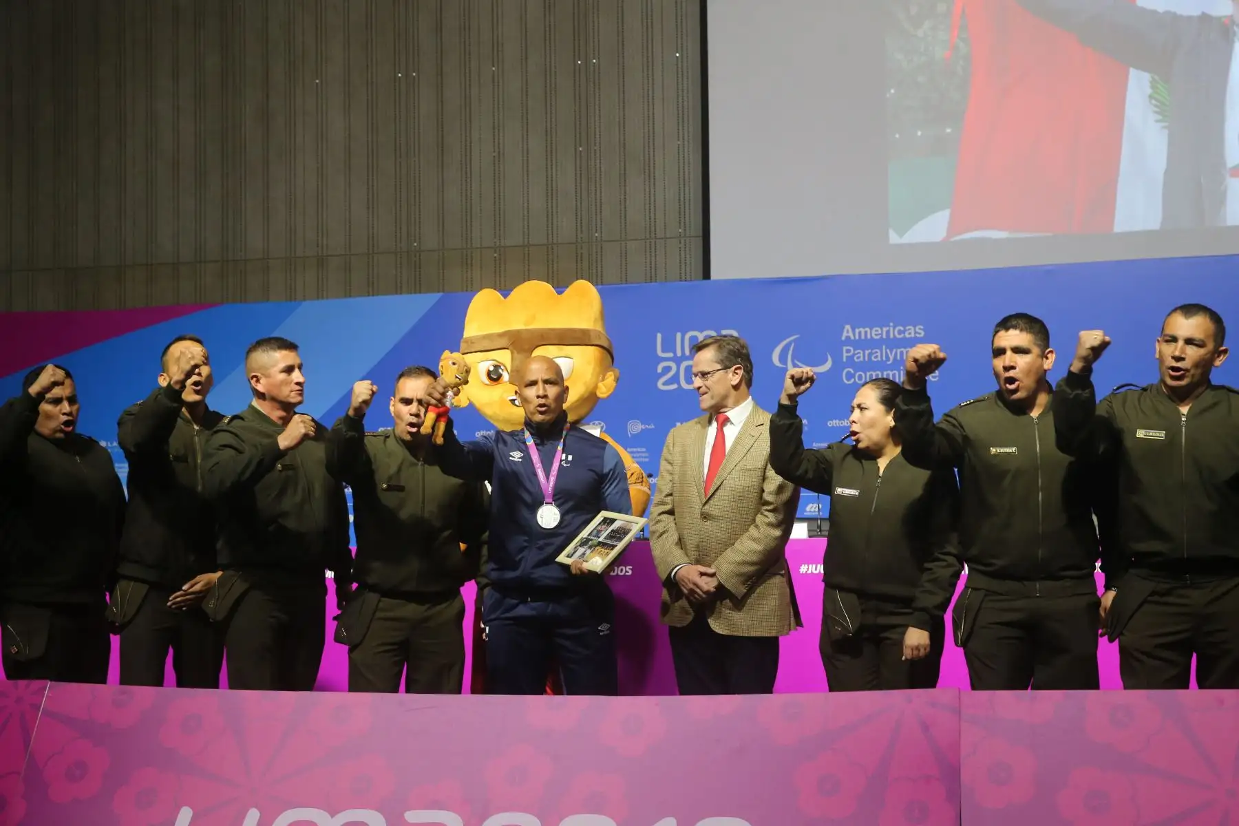 Carlos Felipa ganador de la medalla de plata en lanzamiento de bala categoría F63. Foto: ANDINA/Norman Córdova