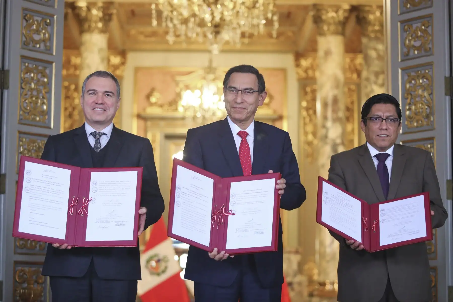 Presidente Vizcarra promulga Ley de Reforma Política. Foto: ANDINA/Prensa Presidencia