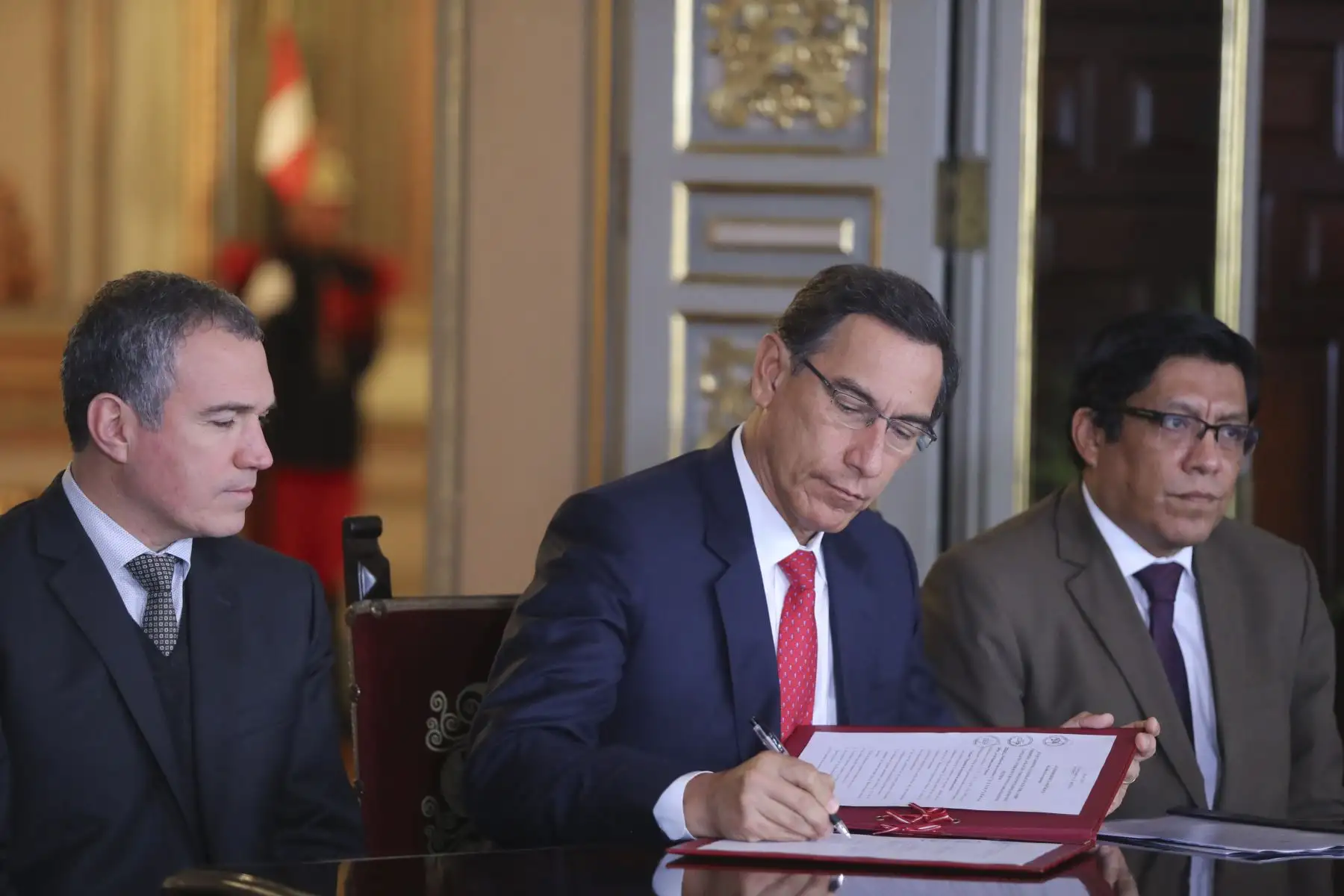 Presidente Vizcarra promulga Ley de Reforma Política. Foto: ANDINA/Prensa Presidencia