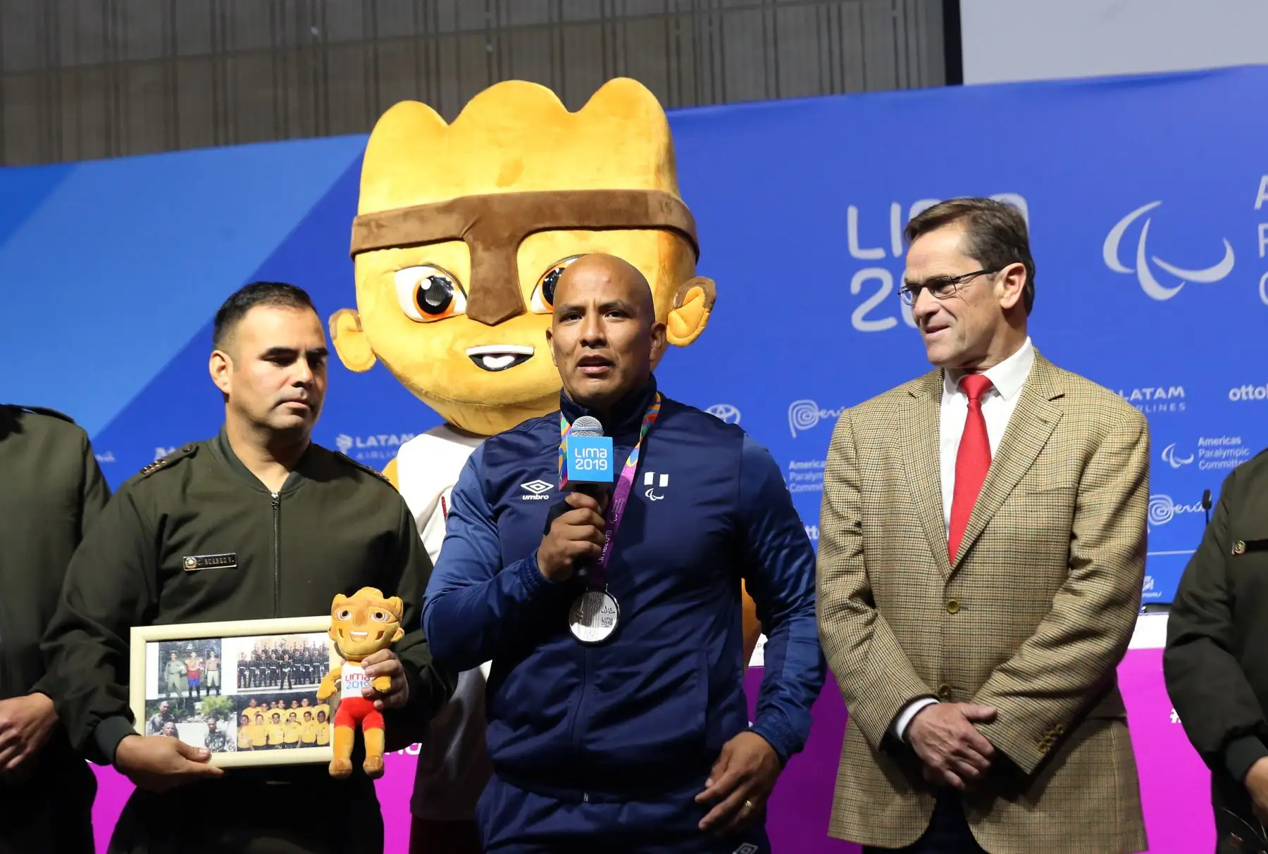 Carlos Felipa ganador de la medalla de plata en lanzamiento de bala categoría F63. Foto: ANDINA/Norman Córdova