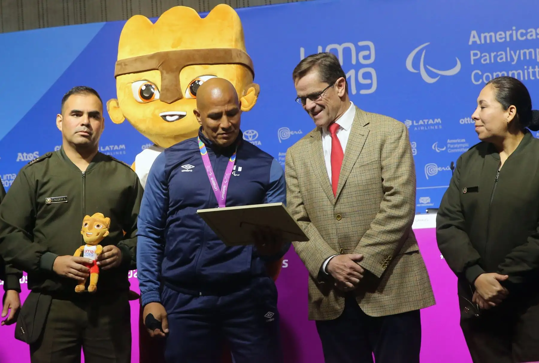 Carlos Felipa ganador de la medalla de plata en lanzamiento de bala categoría F63. Foto: ANDINA/Norman Córdova