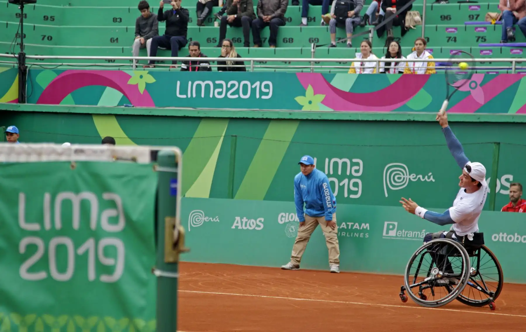Gustavo Fernández (ARG) se enfrenta a Gustavo Carneiro (BRA) en Tenis en silla de ruedas en los Juegos Parapanamericanos Lima 2019.
Foto: ANDINA/ Lima 2019