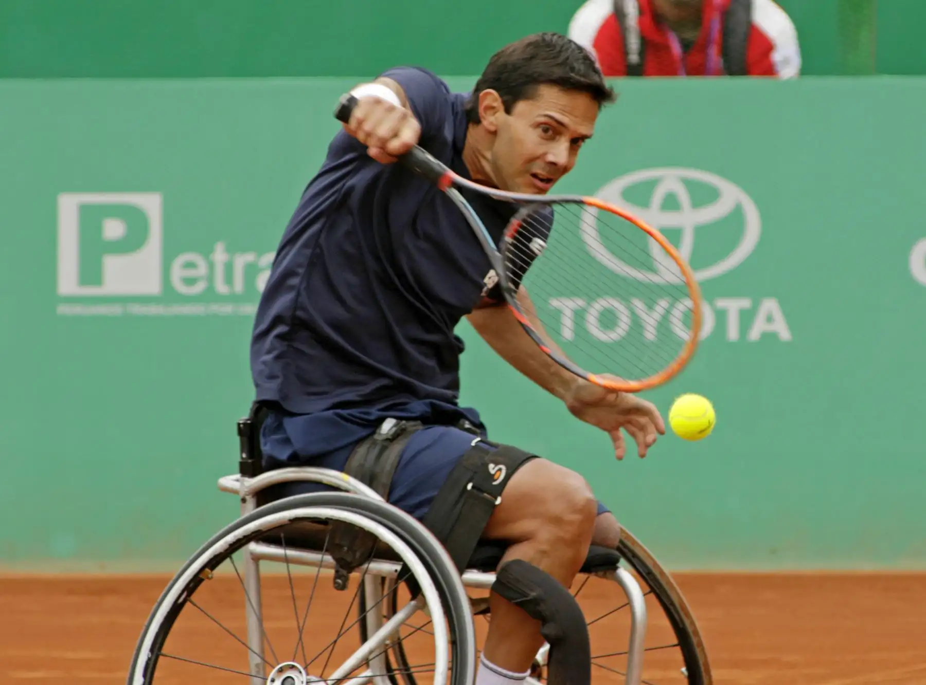 Gustavo Fernández (ARG) se enfrenta a Gustavo Carneiro (BRA) en Tenis en silla de ruedas en los Juegos Parapanamericanos Lima 2019.
Foto: ANDINA/ Lima 2019