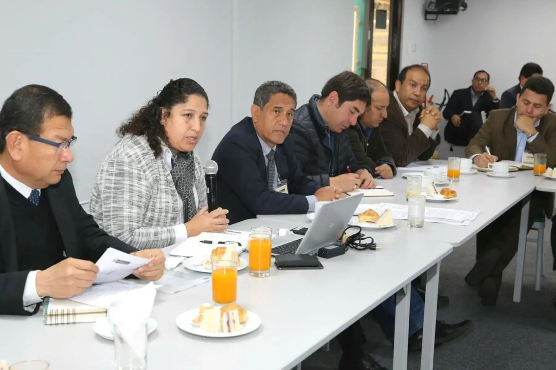 Ministra de Agricultura, Fabiola Muñoz, dialogó con el gobernador regional de Cajamarca, Mesías Guevara, y su equipo técnico. ANDINA/Difusión.