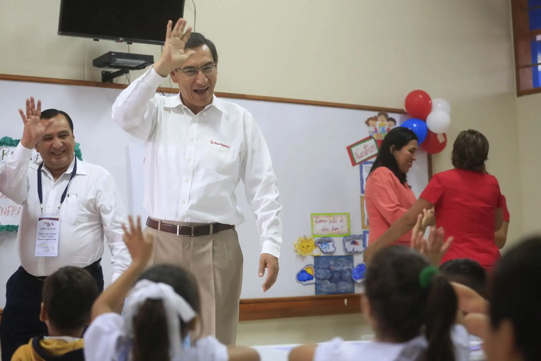 Presidente Vizcarra y ministra de Educación, Flor Pablo visitan la institución educativa Jose Galvez en Pucallpa.  Foto: ANDINA/Prensa Presidencia