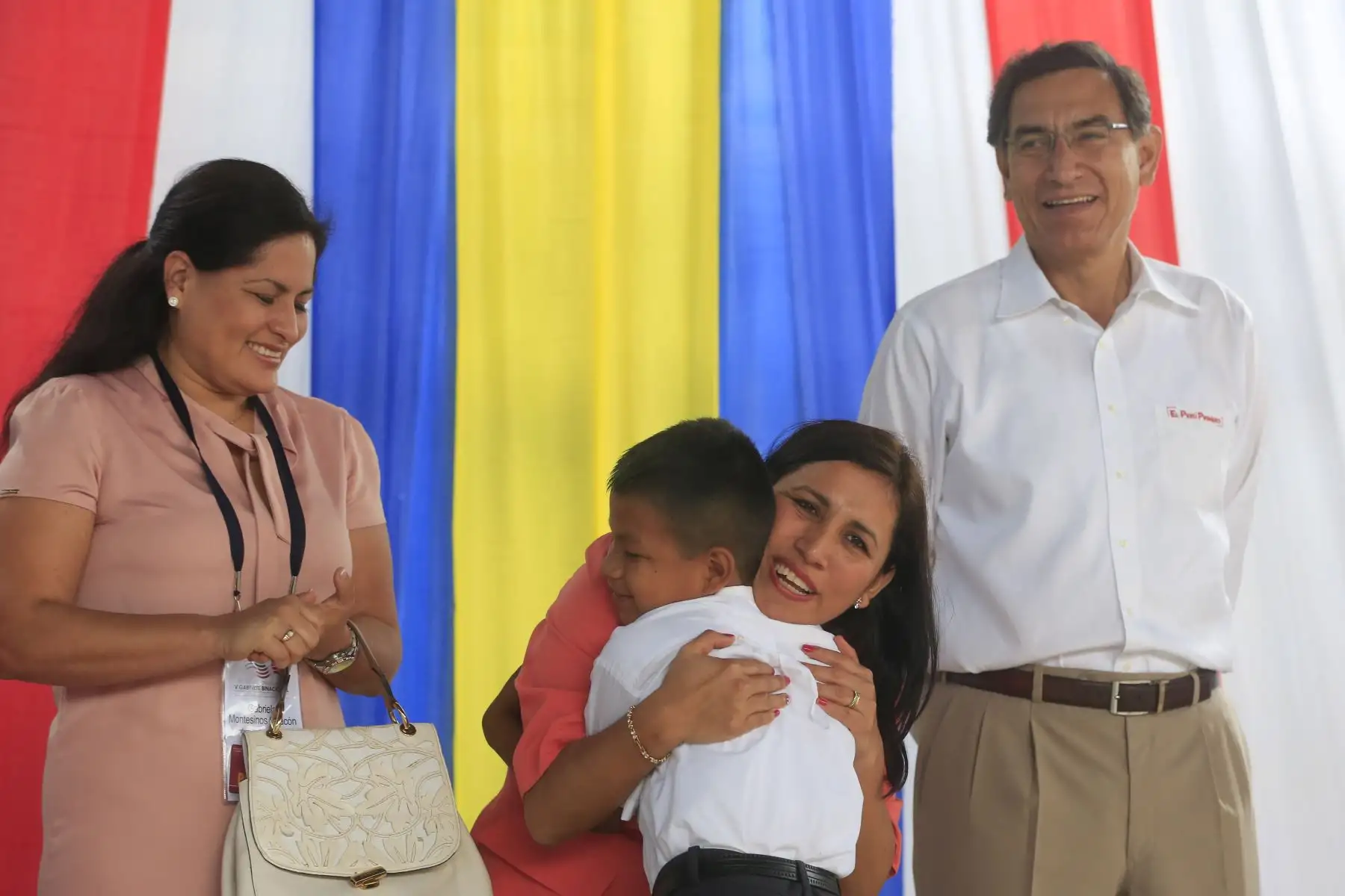 Presidente Vizcarra y ministra de Educación, Flor Pablo visitan la institución educativa Jose Galvez en Pucallpa.  Foto: ANDINA/Prensa Presidencia