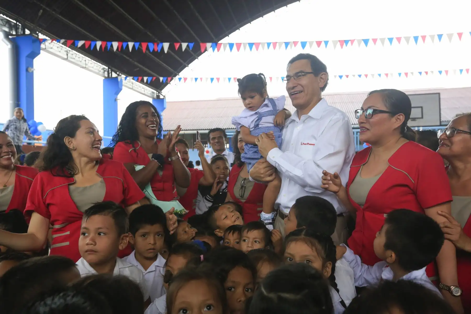 Presidente Vizcarra y ministra de Educación, Flor Pablo visitan la institución educativa Jose Galvez en Pucallpa.  Foto: ANDINA/Prensa Presidencia