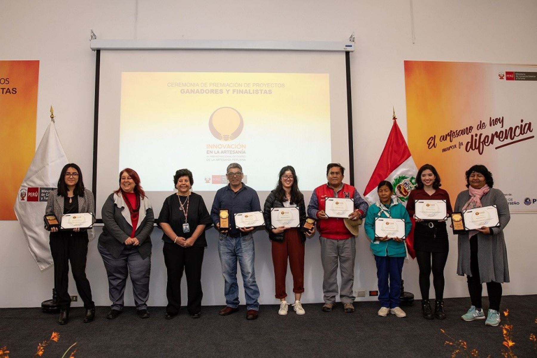 Ganadores del Premio Nacional de Diseño de la Artesanía Peruana