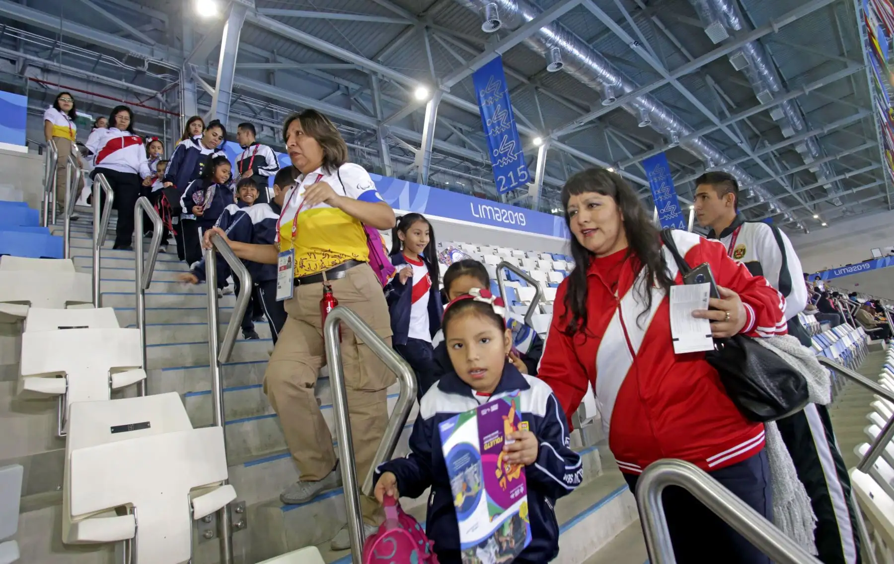 Colegios asisten a las competencias de natación en el Centro Acuático de los Parapanamericanos, alentaron al Peruano Harrison Linares. Foto: ANDINA/ Lima 2019