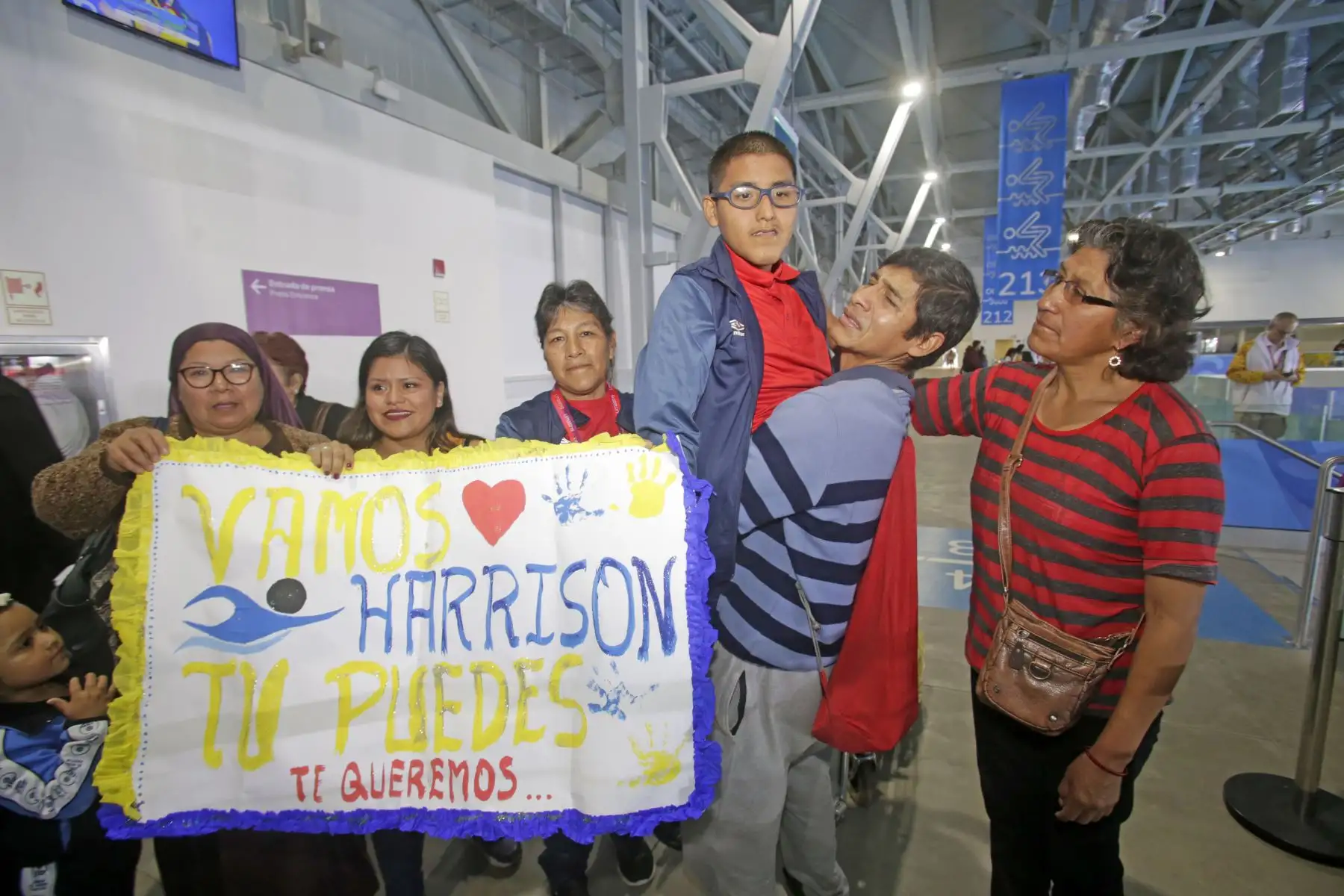 Colegios asisten a las competencias de natación en el Centro Acuático de los Parapanamericanos, alentaron al Peruano Harrison Linares. Foto: ANDINA/ Lima 2019