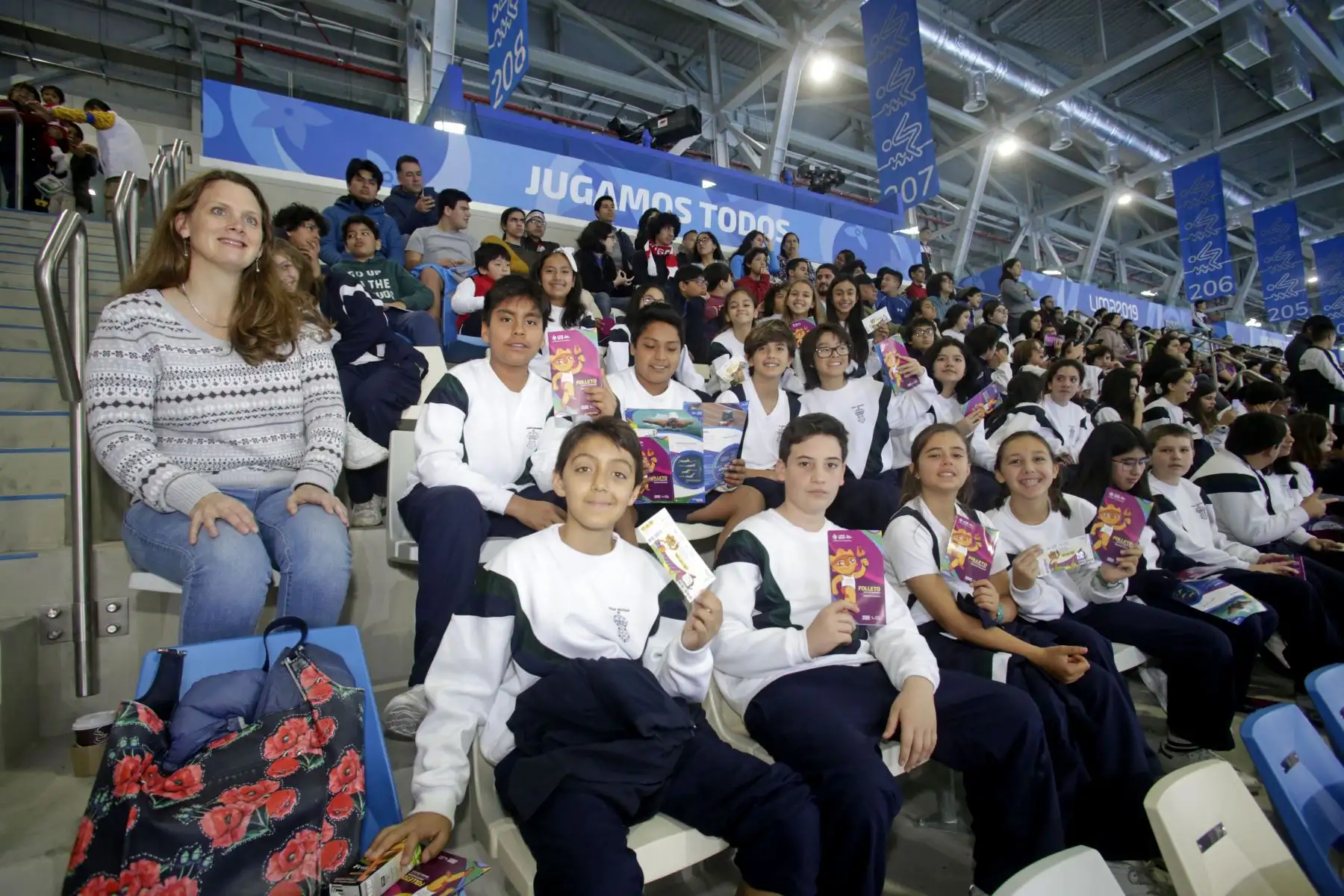 Colegios asisten a las competencias de natación en el Centro Acuático de los Parapanamericanos, alentaron al Peruano Harrison Linares. Foto: ANDINA/ Lima 2019
