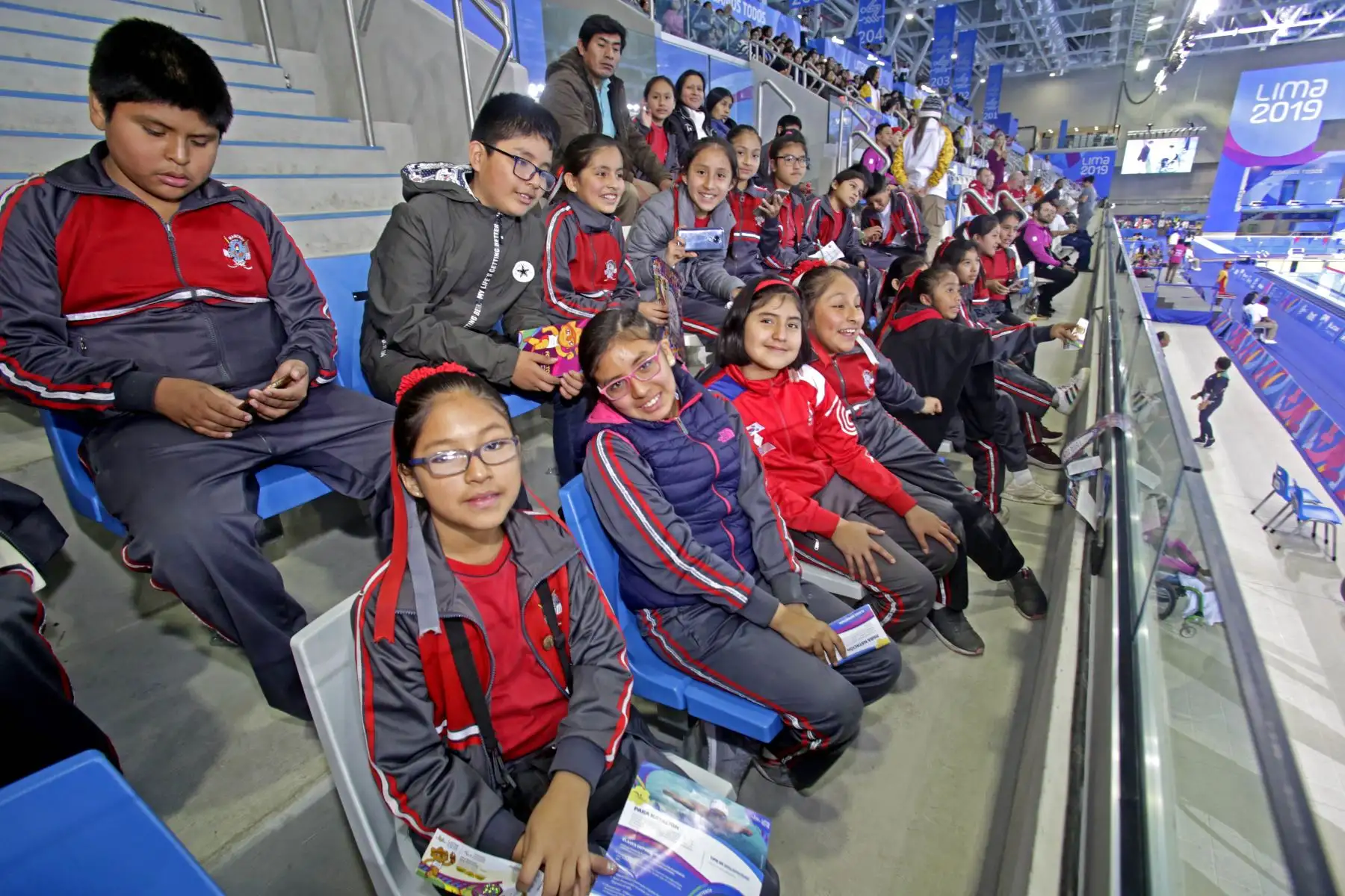 Colegios asisten a las competencias de natación en el Centro Acuático de los Parapanamericanos, alentaron al Peruano Harrison Linares. Foto: ANDINA/ Lima 2019