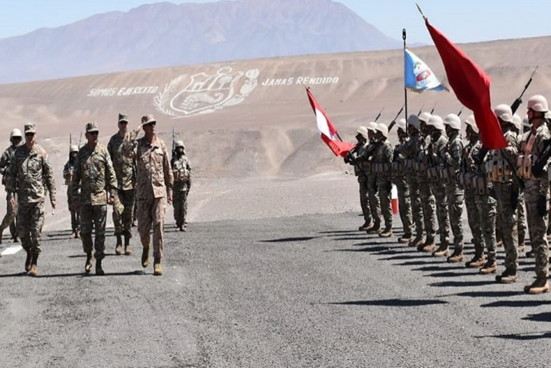 El Comandante General del Ejército, Jorge Céliz Kuong, cumplió una vista de trabajo por las diferentes unidades de la III División del Ejército en la provincia de Tacna.
