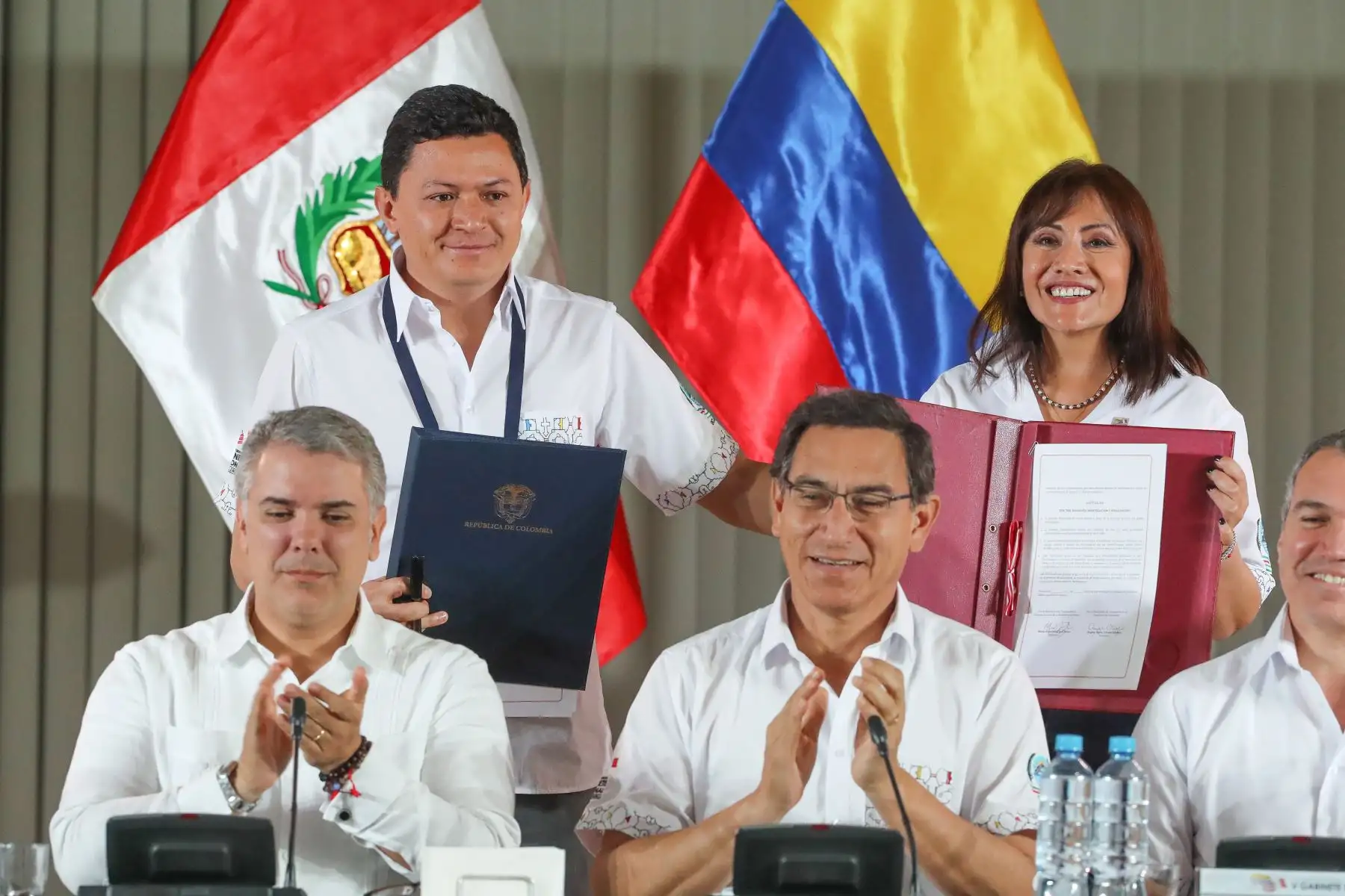 Los jefes del Estado del Perú, Martín Vizcarra y de Colombia, Iván Duque, firmaron la Declaración Presidencial Conjunta del Encuentro Presidencial y V Gabinete Binacional. 
Foto: ANDINA/Prensa Presidencia