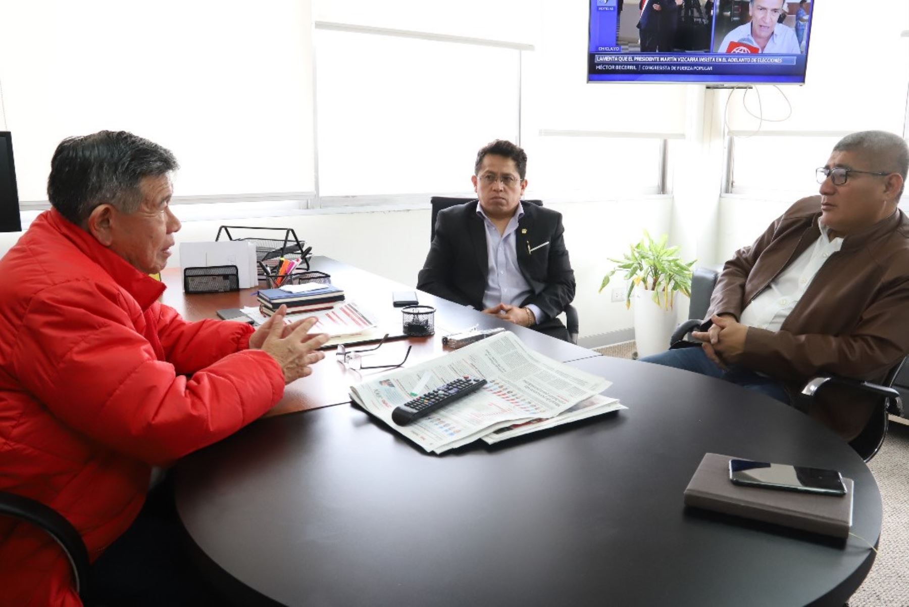 Director de la Autoridad para la Reconstrucción con Cambios, Nelson Chui, se reunió con el alcalde de Cura Mori.