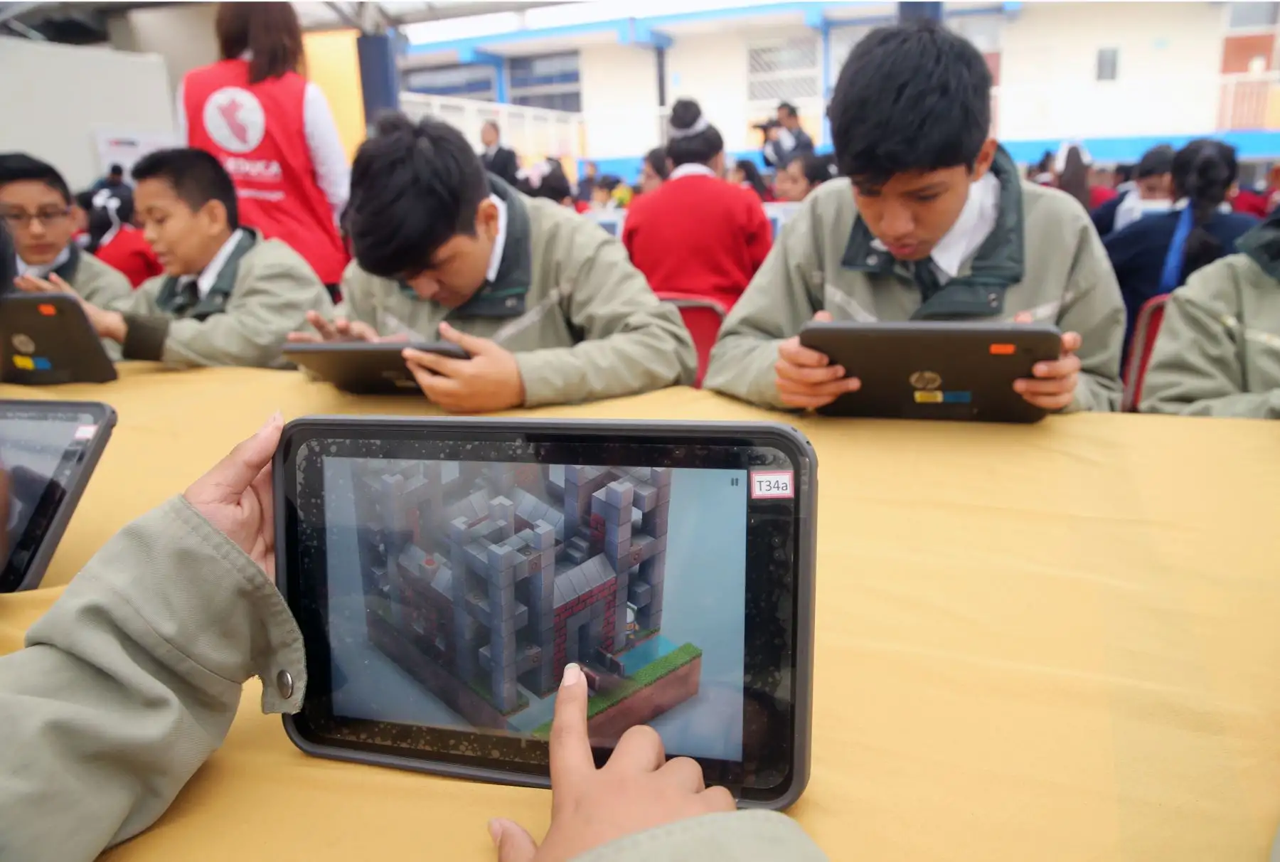 Escolares de diversos colegios de Lima aprenden programación y desarrollo de aplicaciones web con especialistas en Innovación y tecnología del Ministerio de Educación.  Foto: ANDINA/Norman Córdova  Foto: ANDINA/Norman Córdova