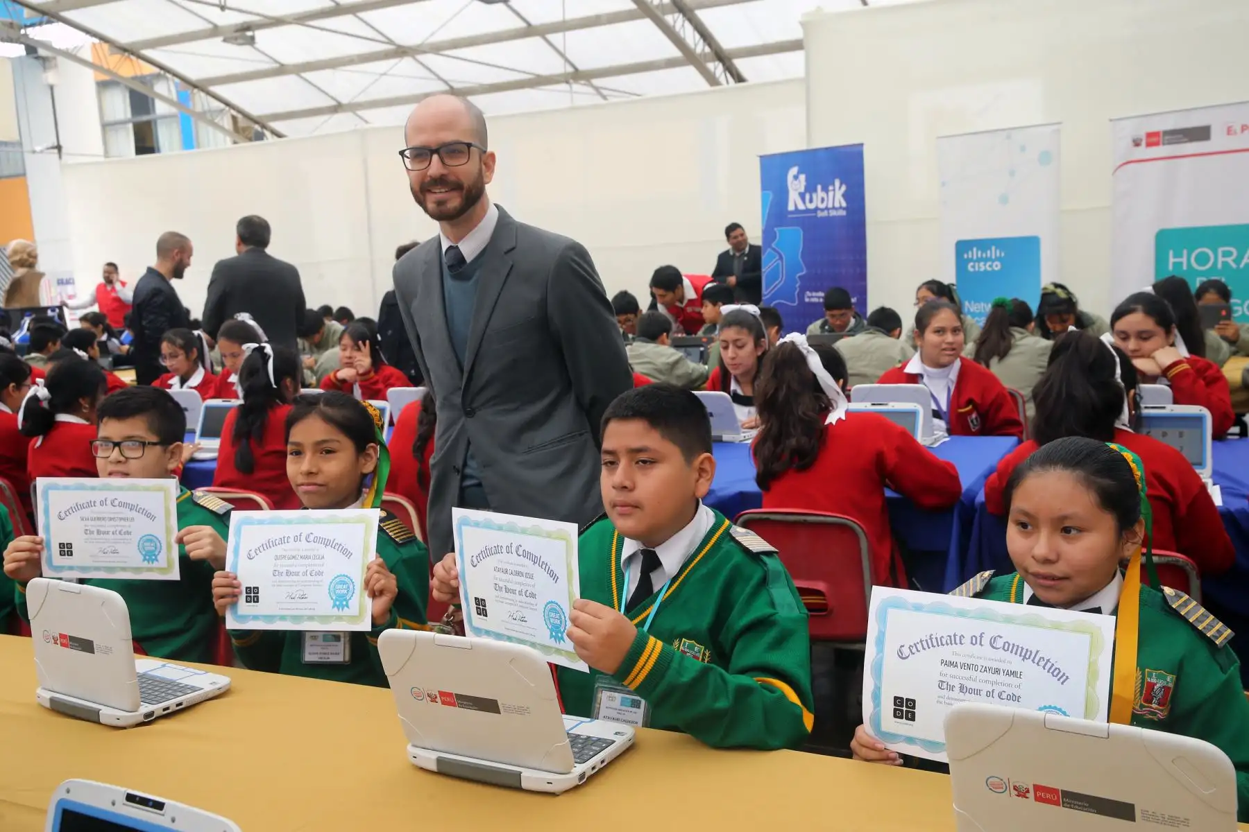 Escolares de diversos colegios de Lima aprenden programación y desarrollo de aplicaciones web con especialistas en Innovación y tecnología del Ministerio de Educación.  Foto: ANDINA/Norman Córdova