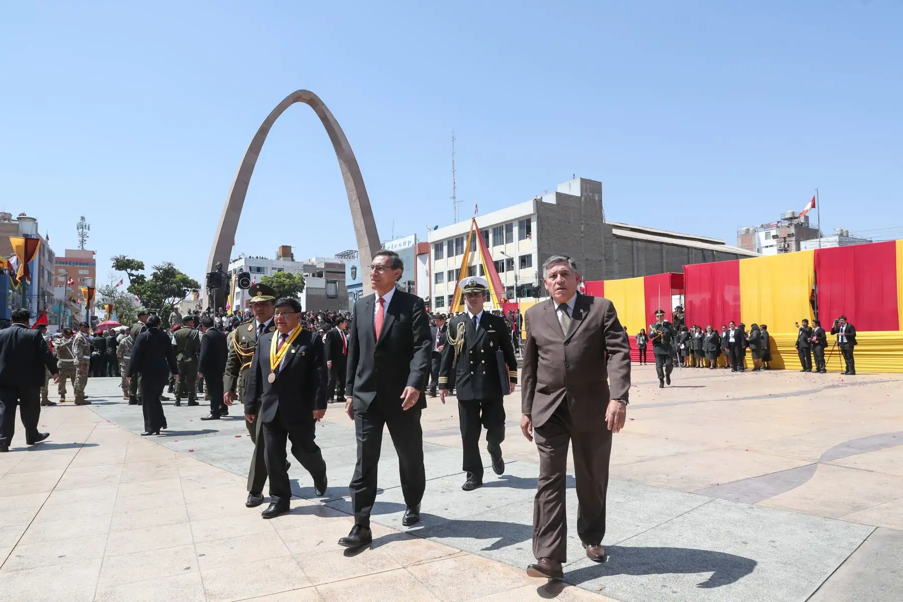 Presidente Vizcarra junto al ministro de Defensa, Jorge Moscoso en la ceremonia por el 90 aniversario de la reincorporación de Tacna a la heredad nacional. Foto: ANDINA/MINDEF