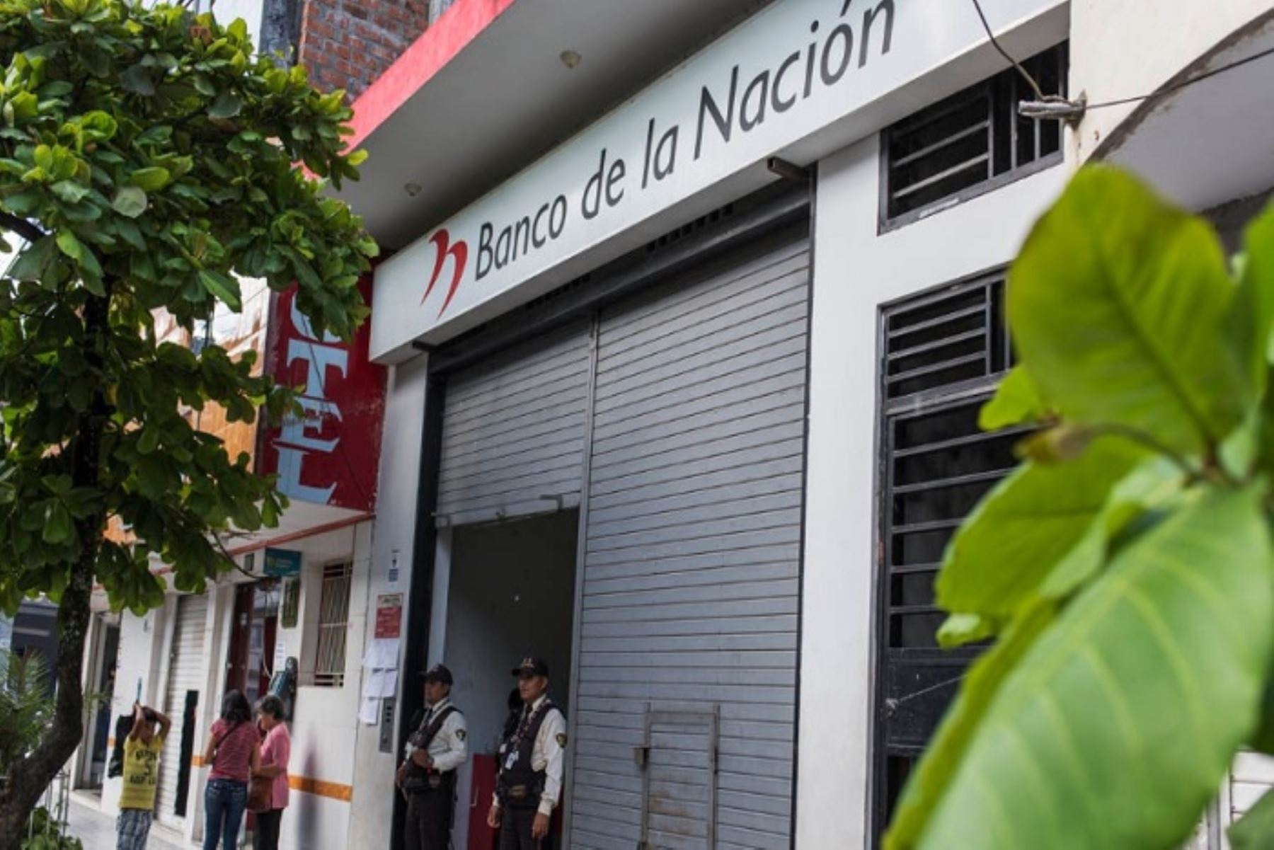 El horario de atención de la agencia del Banco de la Nación en Tingo María (Huánuco) es de lunes a viernes de 8:30 a 17:30 horas y los sábados de 9:00 a 13:00 horas.