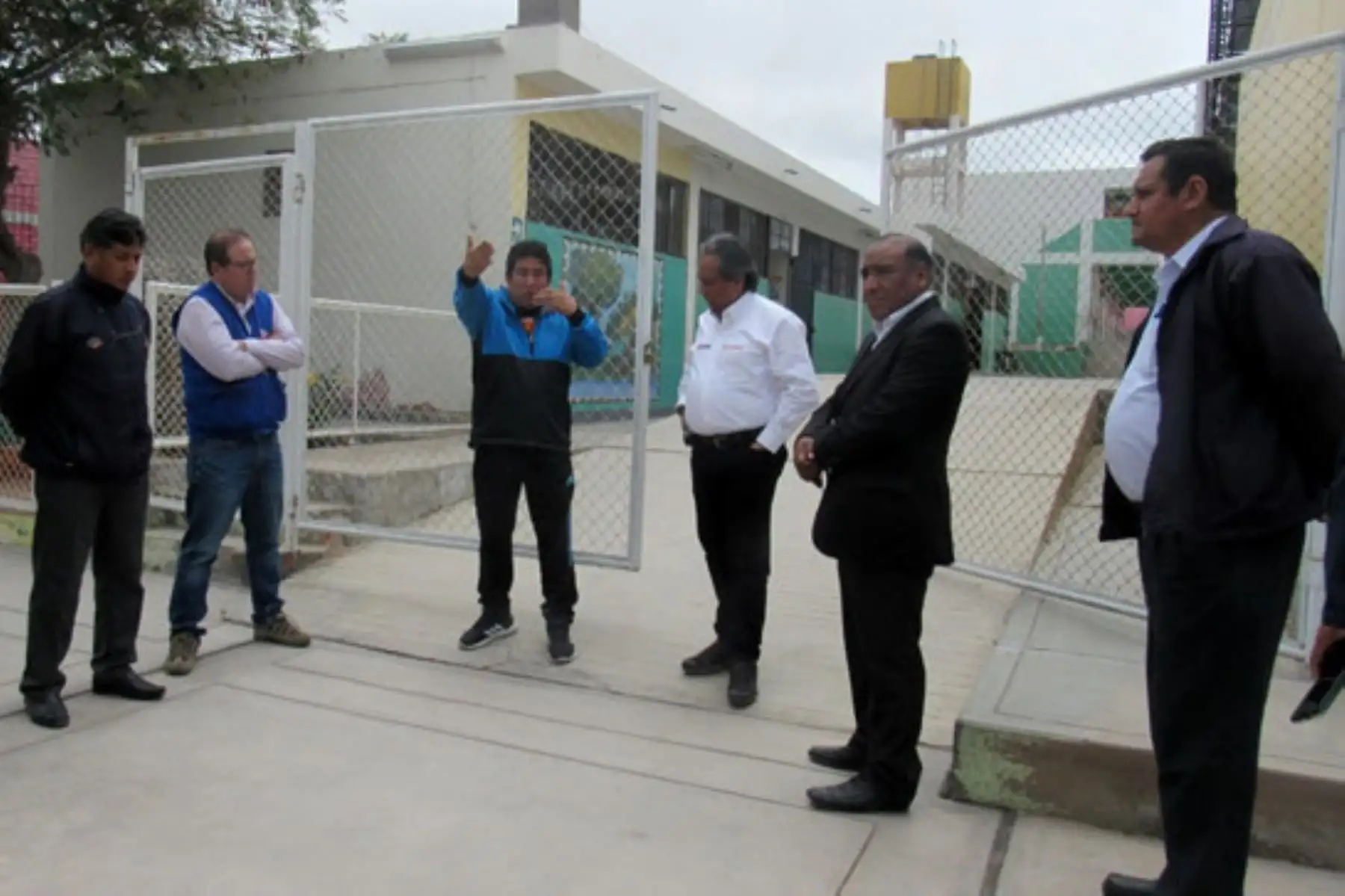 El viceministro de Gestión Institucional del Minedu, Guido Rospigliosi, supervisó retorno al colegio de escolares de los distritos de Islay y Mollendo, región Arequipa.