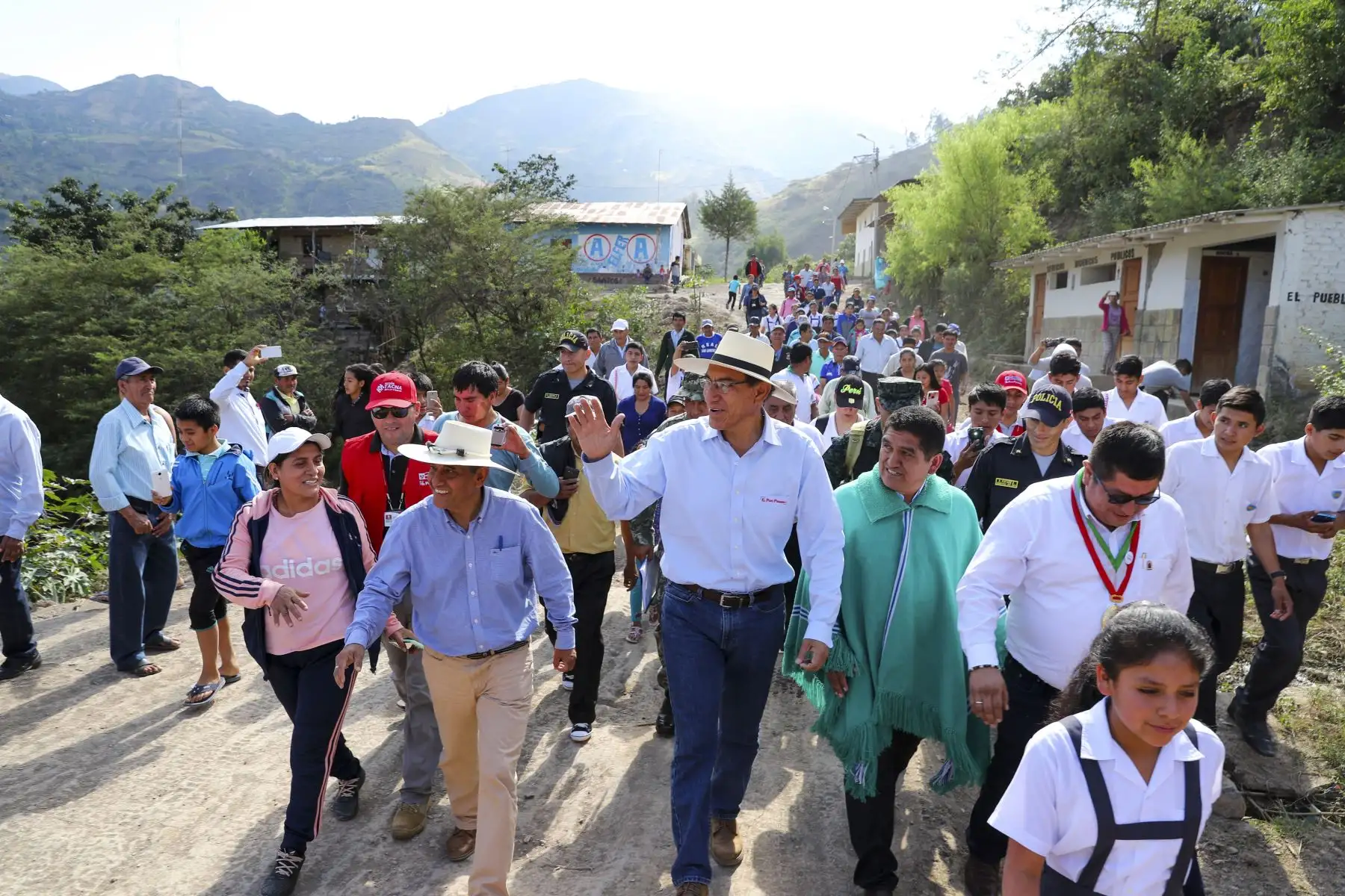 Presidente Vizcarra supervisa   obras de renovación de vias vecinales en Sallique (Cajamarca). Foto: ANDINA/Prensa Presidencia
