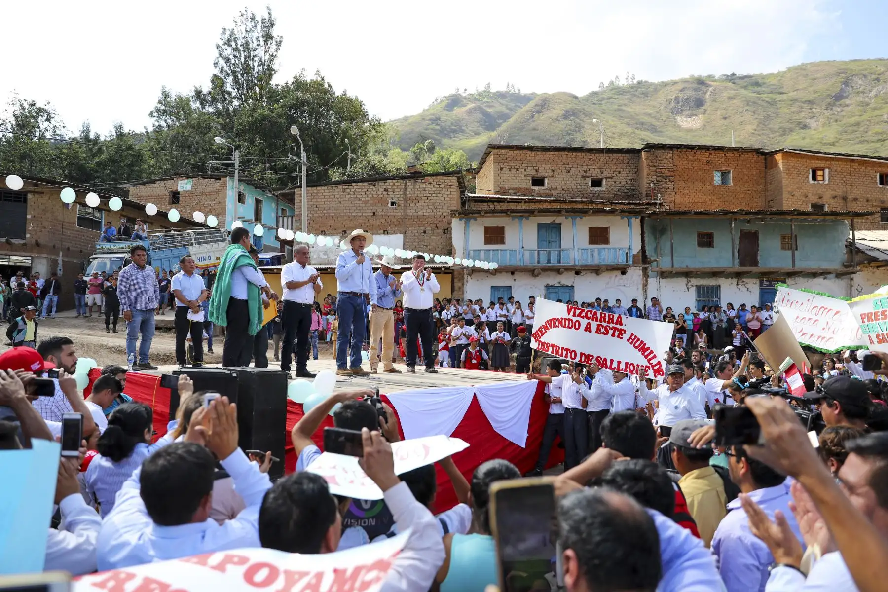 Presidente Vizcarra supervisa   obras de renovación de vias vecinales en Sallique (Cajamarca). Foto: ANDINA/Prensa Presidencia
