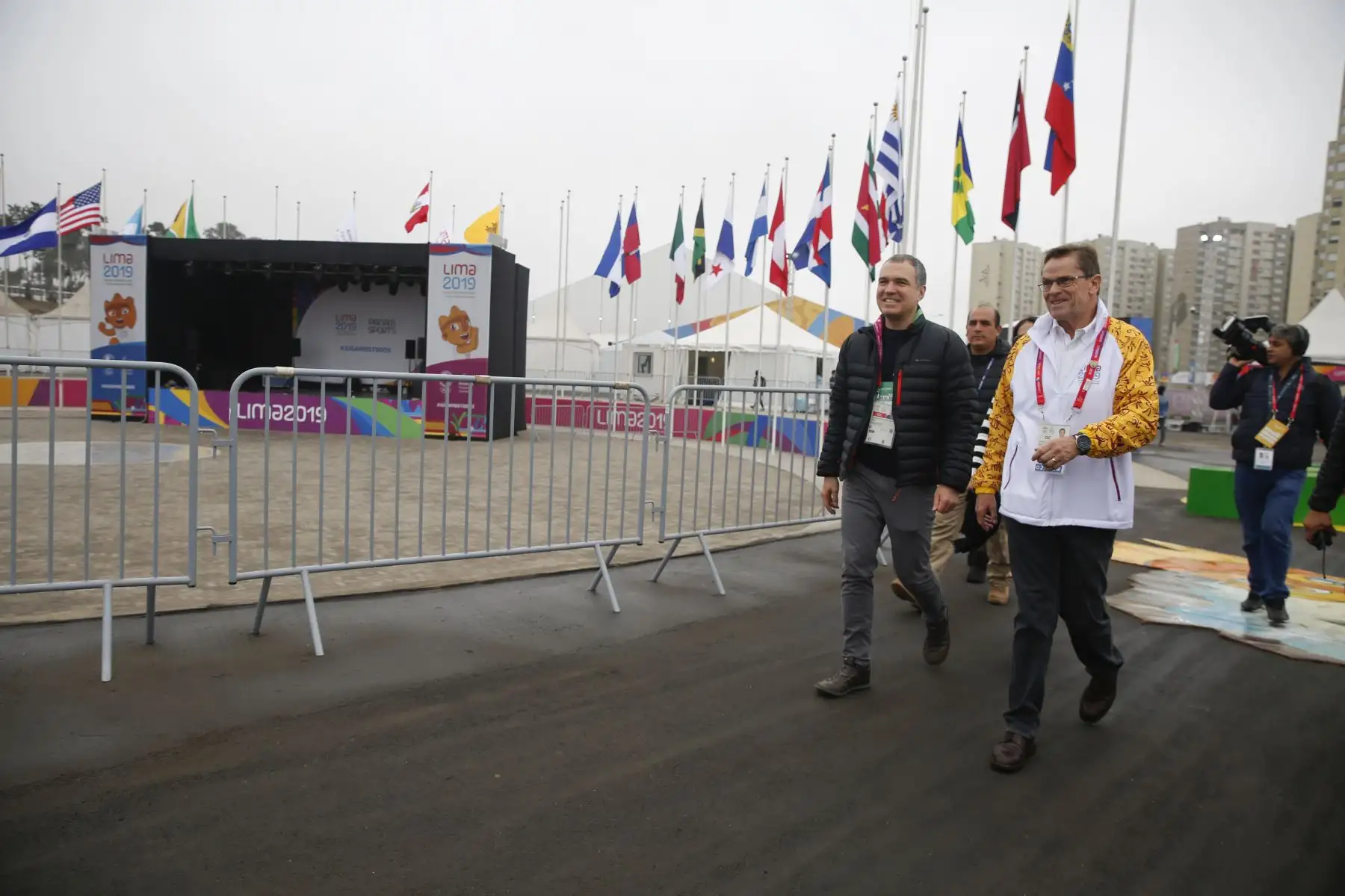 Premier Salvador del Solar visitó Polideportivo Villa el Salvador junto a Carlos Neuhaus, presidente de Lima 2019. Foto: ANDINA/Renato Pajuelo