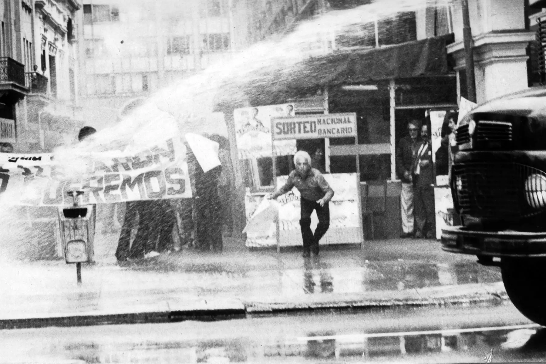 Lima - 1984 / El periodista Humberto Castillo Anselmi en una manifestación de periodistas por la muerte de Jaime Ayala Sulca.  Foto: Archivo Personal Humberto Castillo