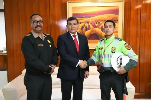 Ministro Morán anunció que por primera vez en la historia un suboficial de tercera recibirá Orden "Mariano Santos Mateo". Foto: Mininter