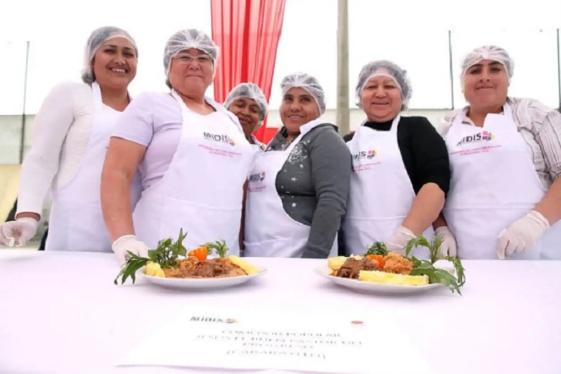 Se capacita y brinda asistencia técnica a gobiernos locales y representantes de comedores populares, hogares y albergues respecto a la gestión del Programa de Complementación Alimentaria (PCA)