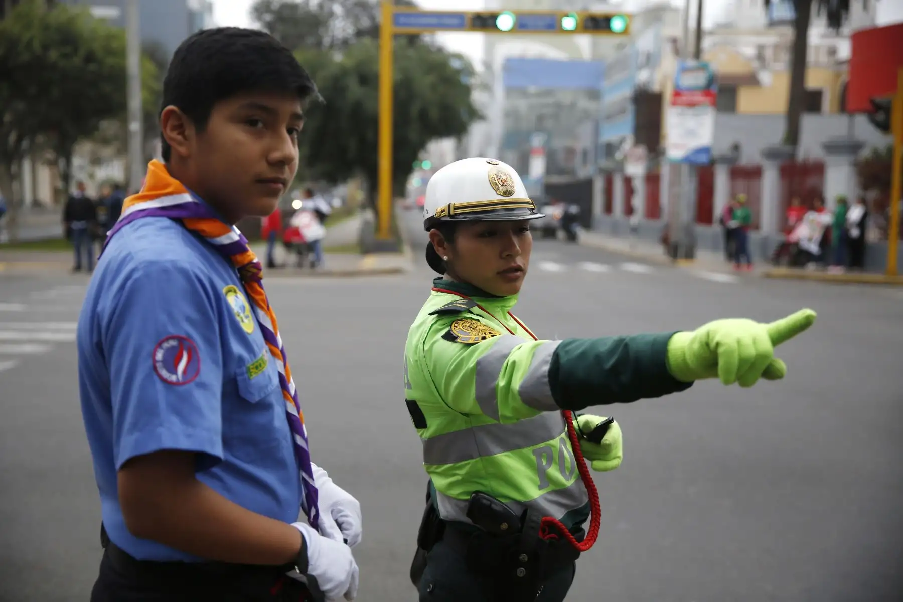 El Movimiento Scout realiza la dirección de tránsito en las principales calles y avenidas de Lima, así como también del Callao. Esto en homenaje a la patrona de la PNP Santa Rosa de Lima.Foto: ANDINA/Renato Pajuelo