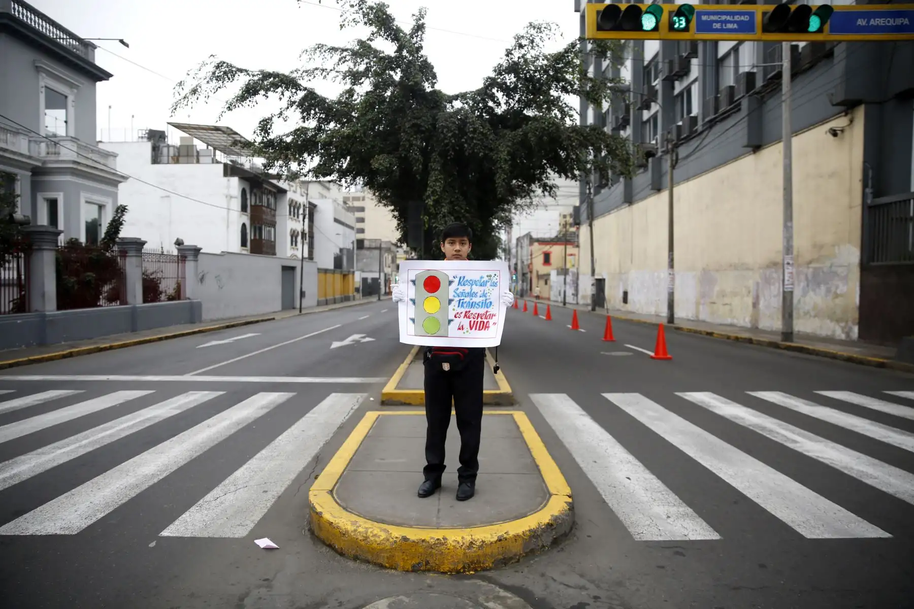 El Movimiento Scout realiza la dirección de tránsito en las principales calles y avenidas de Lima, así como también del Callao. Esto en homenaje a la patrona de la PNP Santa Rosa de Lima.Foto: ANDINA/Renato Pajuelo