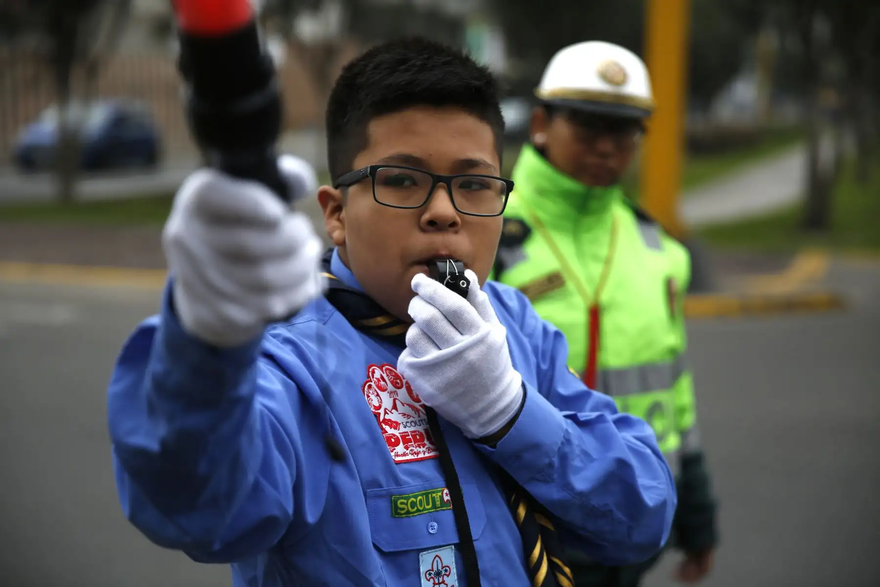 El Movimiento Scout realiza la dirección de tránsito en las principales calles y avenidas de Lima, así como también del Callao. Esto en homenaje a la patrona de la PNP Santa Rosa de Lima.Foto: ANDINA/Renato Pajuelo