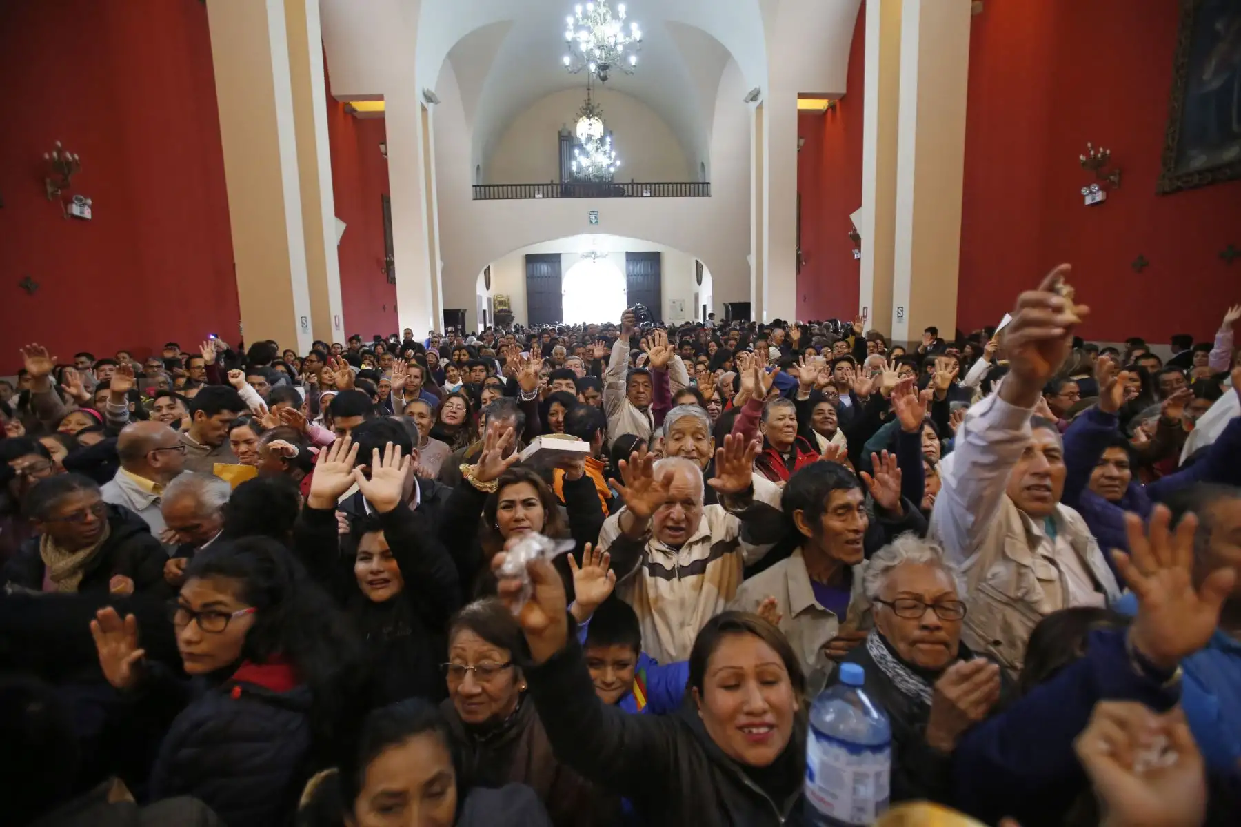 Devotos acompañan en procesión y misa en homenaje a Santa Rosa de Lima. Foto: ANDINA/Renato Pajuelo