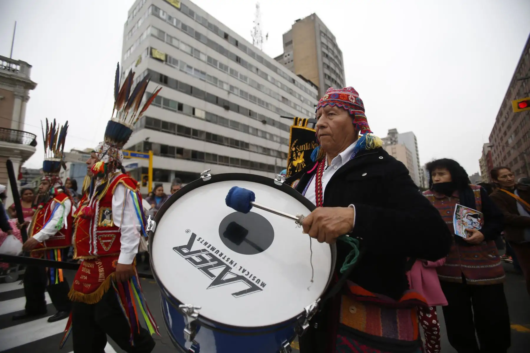 Devotos acompañan en procesión y misa en homenaje a Santa Rosa de Lima. Foto: ANDINA/Renato Pajuelo