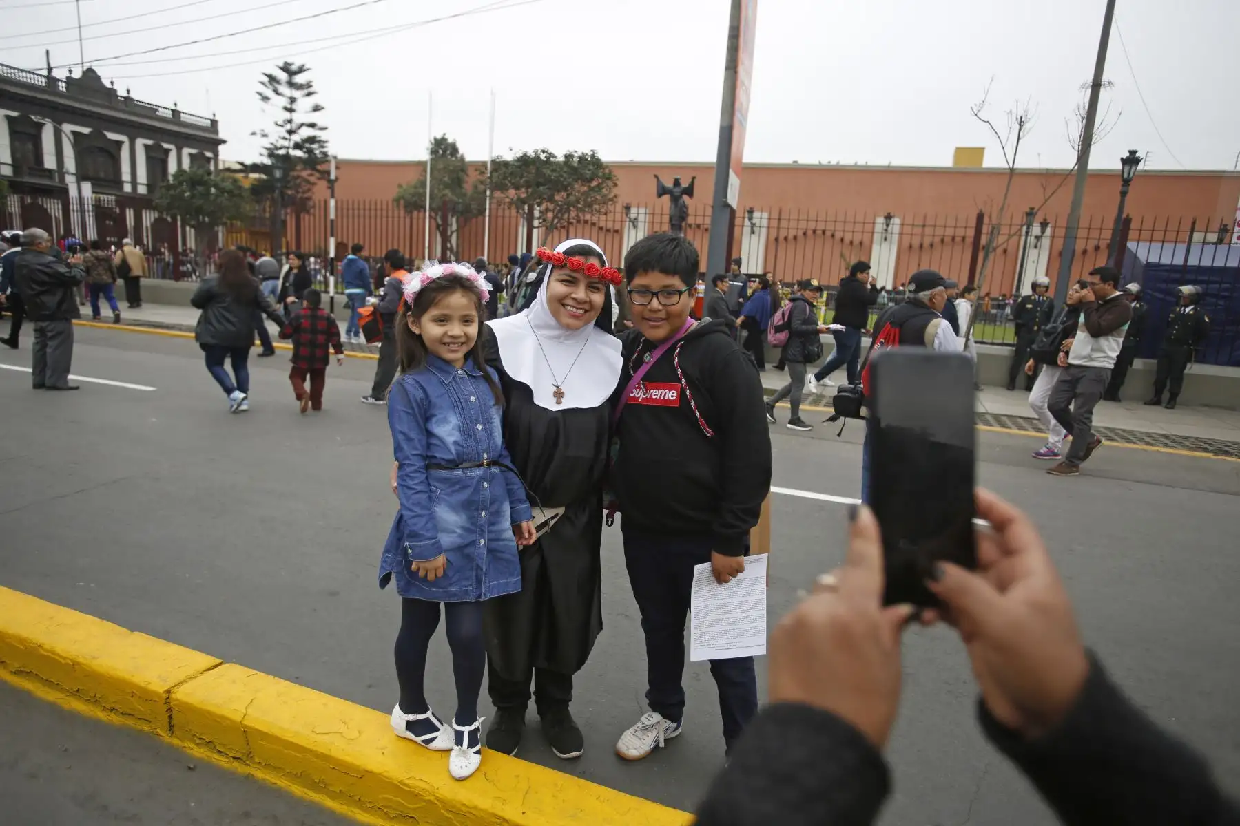 Devotos acompañan en procesión y misa en homenaje a Santa Rosa de Lima. Foto: ANDINA/Renato Pajuelo