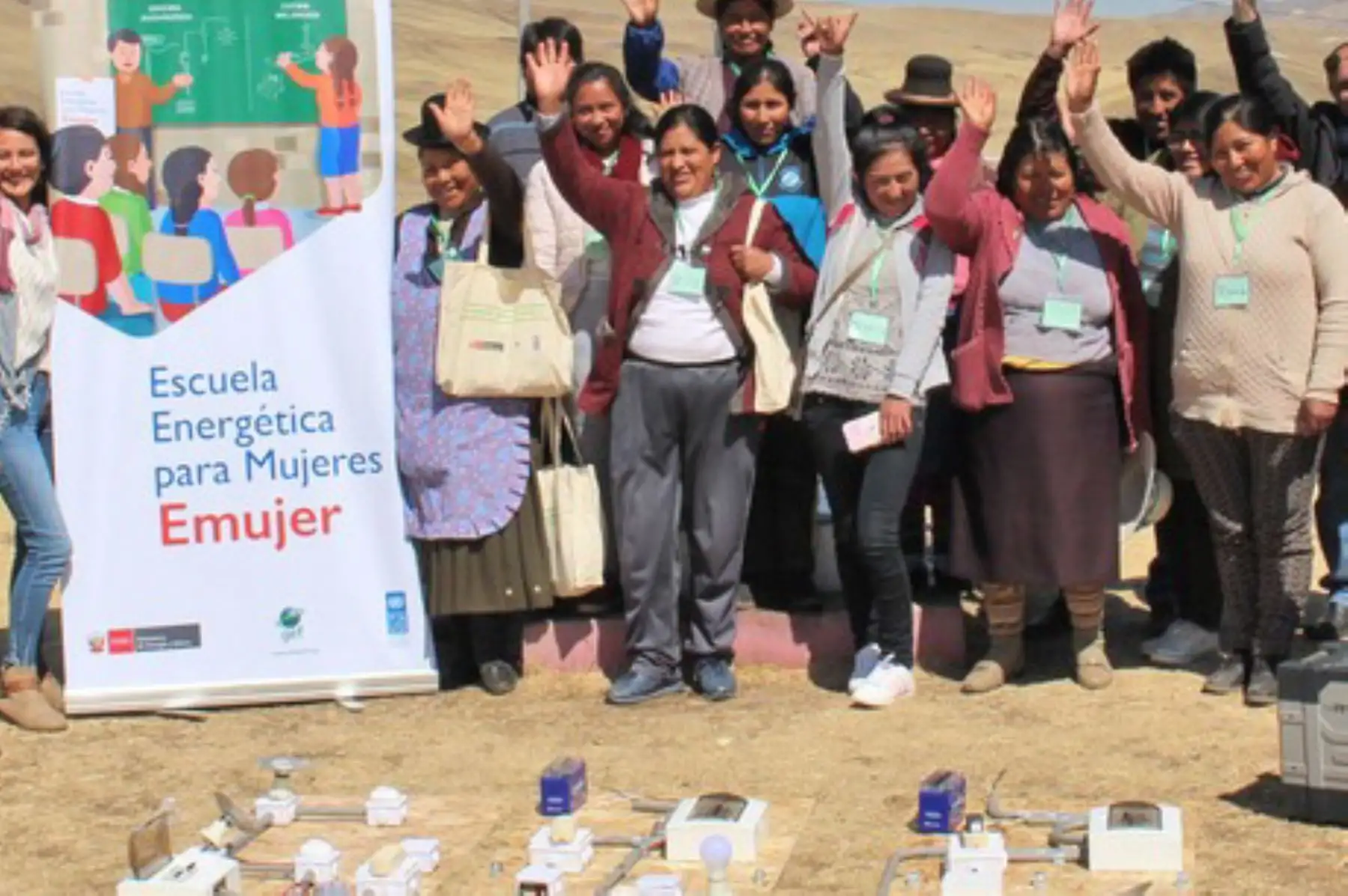 En el segundo módulo de la Escuela eMujer en Puno, las capacitadas pudieron conocer conceptos teóricos y prácticos sobre el aprovechamiento de la energía solar.