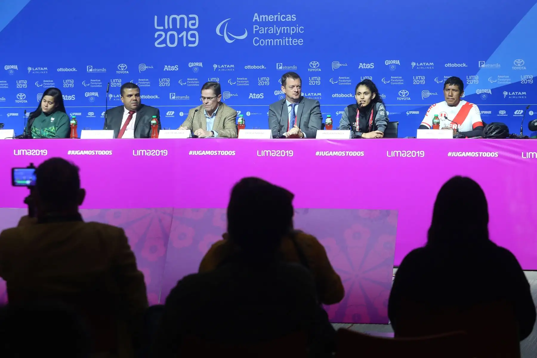 Conferencia de prensa sobre el cierre de la competencia de los Juegos Parapanamericanos Lima 2019. Acompañan en la conferencia: Pdte del comité organizador de Lima 2019, Carlos Neuhaus ; el Pdte del Comité Paralímpico, Andrew Parsons; el Pdte del Comité Paralímpico de las América, Julio César Ávila. Así mismo participan los atletas medallistas : La colombiana María Angélica Bernal , ganadora del oro en tenis de silla de ruedas; Verónica Hipolito de Brasil, ganadora de 3 medallas de plata en Para Atletismo;  Israel Hilario ,  ganador el oro en Para Ciclismo y finalmente Angélica Espinoza , ganadora en oro en  Taekwondo.
Foto: ANDINA / Eddy Ramos