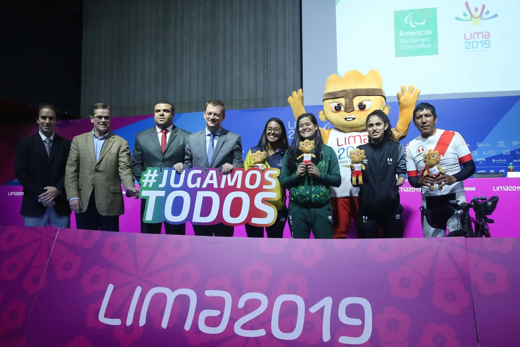 Conferencia de prensa sobre el cierre de la competencia de los Juegos Parapanamericanos Lima 2019. Acompañan en la conferencia: Pdte del comité organizador de Lima 2019, Carlos Neuhaus ; el Pdte del Comité Paralímpico, Andrew Parsons; el Pdte del Comité Paralímpico de las América, Julio César Ávila. Así mismo participan los atletas medallistas : La colombiana María Angélica Bernal , ganadora del oro en tenis de silla de ruedas; Verónica Hipolito de Brasil, ganadora de 3 medallas de plata en Para Atletismo;  Israel Hilario ,  ganador el oro en Para Ciclismo y finalmente Angélica Espinoza , ganadora en oro en  Taekwondo.
Foto: ANDINA / Eddy Ramos