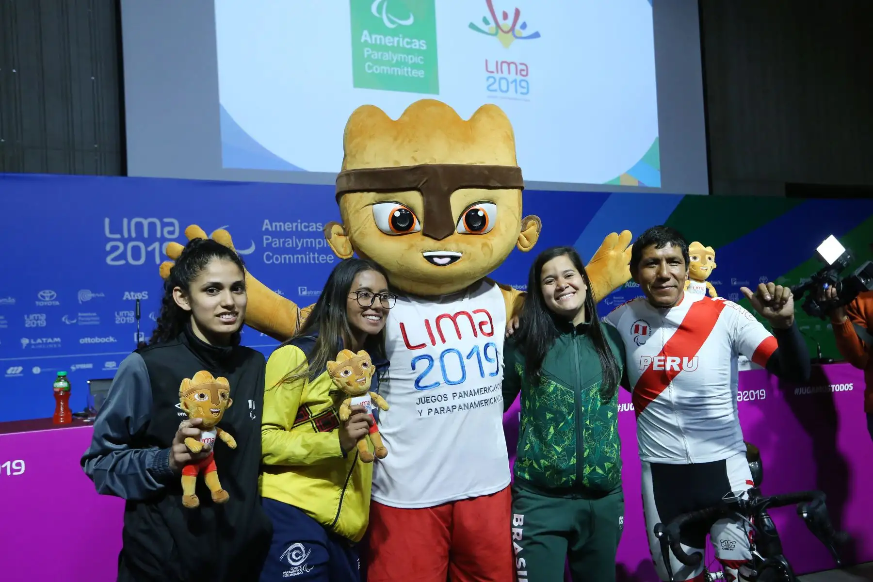 Conferencia de prensa sobre el cierre de la competencia de los Juegos Parapanamericanos Lima 2019. Participan los atletas medallistas : La colombiana María Angélica Bernal , ganadora del oro en tenis de silla de ruedas; Verónica Hipolito de Brasil, ganadora de 3 medallas de plata en Para Atletismo;  Israel Hilario ,  ganador el oro en Para Ciclismo y finalmente Angélica Espinoza , ganadora en oro en  Taekwondo.
Foto: ANDINA/ Eddy Ramos