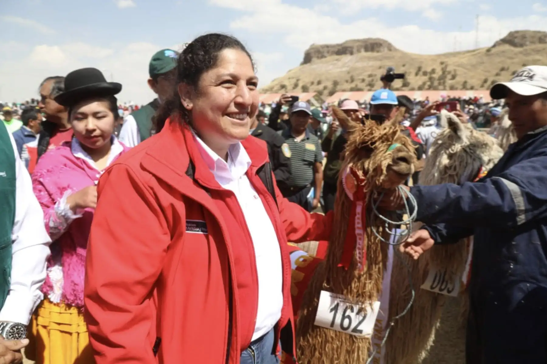Ministra de Agricultura, Fabiola Muñoz, en compañía de alcaldes, criadores y habitantes de la provincia Melgar en Puno , participan de la ceremonia de clausura  de la V Feria Internacional Agropecuaria y XLI Exposición Ganadera Nacional EXPO MELGAR 2019.
Foto: MINAGRI