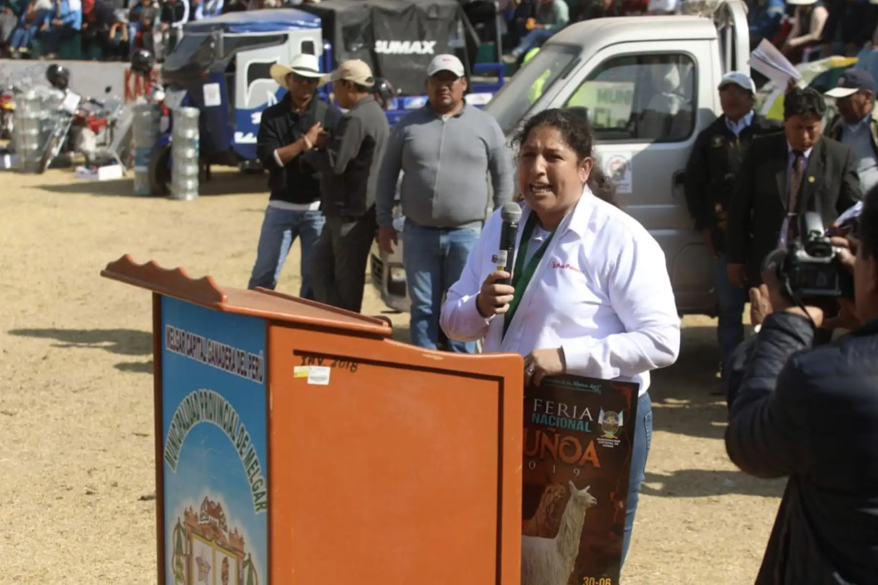 Ministra de Agricultura, Fabiola Muñoz, en compañía de alcaldes, criadores y habitantes de la provincia Melgar en Puno , participan de la ceremonia de clausura  de la V Feria Internacional Agropecuaria y XLI Exposición Ganadera Nacional EXPO MELGAR 2019.
Foto: MINAGRI