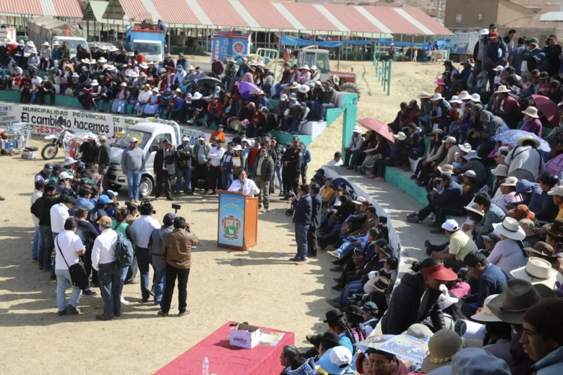 Ministra de Agricultura, Fabiola Muñoz, en compañía de alcaldes, criadores y habitantes de la provincia Melgar en Puno , participan de la ceremonia de clausura  de la V Feria Internacional Agropecuaria y XLI Exposición Ganadera Nacional EXPO MELGAR 2019.
Foto: MINAGRI