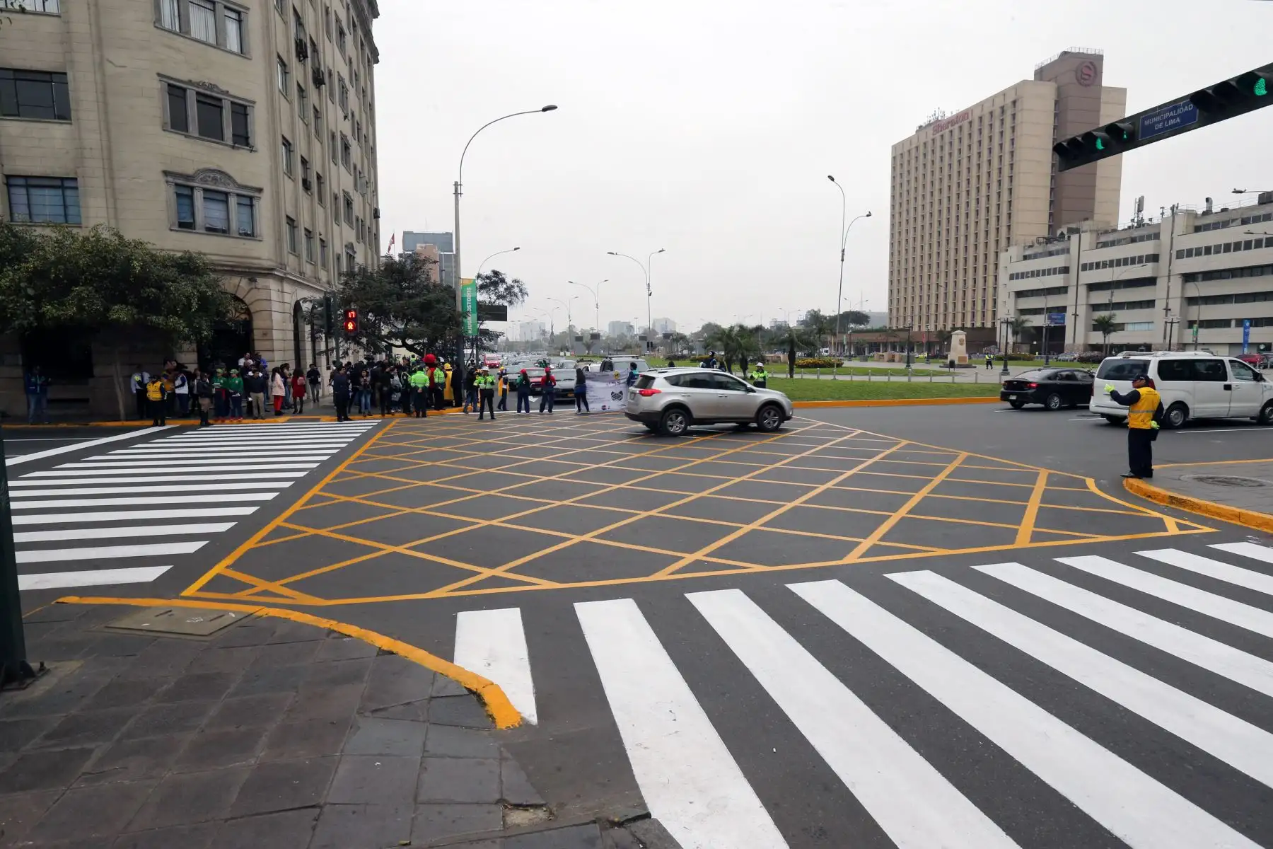 El alcalde de Lima, Jorge Muñoz, presenta las primeras seis intersecciones viales del Cercado de Lima intervenidas con mallas antibloqueos que buscan reducir la congestión vehicular .Foto: ANDINA/Norman Córdova